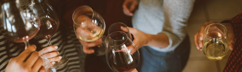 How Many Glasses Of Wine Are In A Bottle? The Ultimate UK Host’s Guide